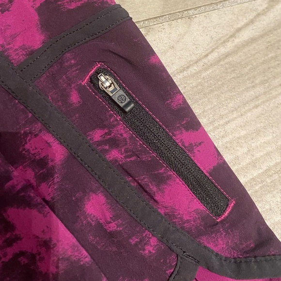 Lululemon Tracker Mid-Rise Running Shorts Size 4 - Picture 7 of 7